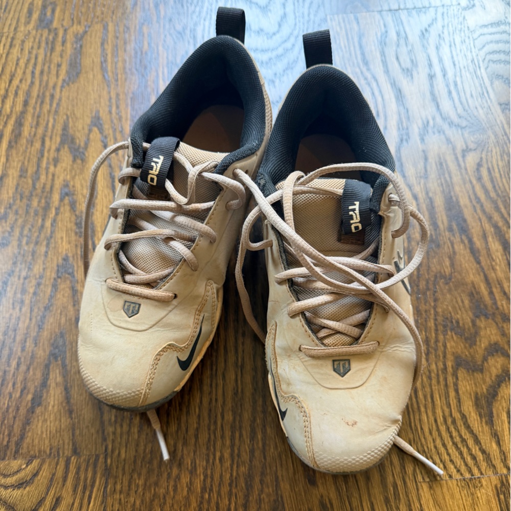 Nike boys baseball cleats - size 3.5Y